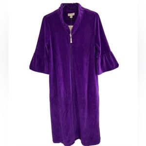 😍Appleseeds Women’s Purple Velour Zip Front Robe Housecoat Size Small.